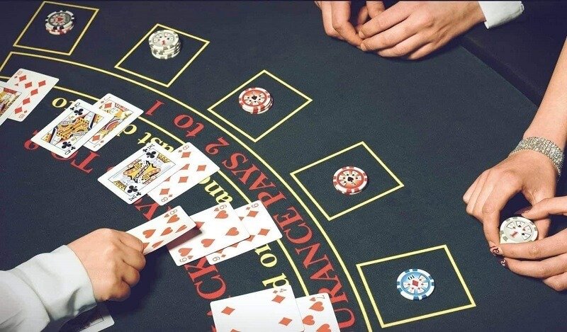 7. Ai sẽ chiến thắng khi cả người chơi và nhà cái có Xì dách?
